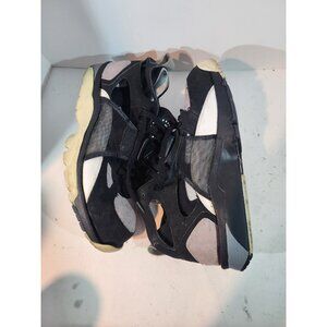 NIKE AIR TRAINER HUARACHE USED SIZE 9.5 BLACK MEDIUM GREY WHITE 679083 010